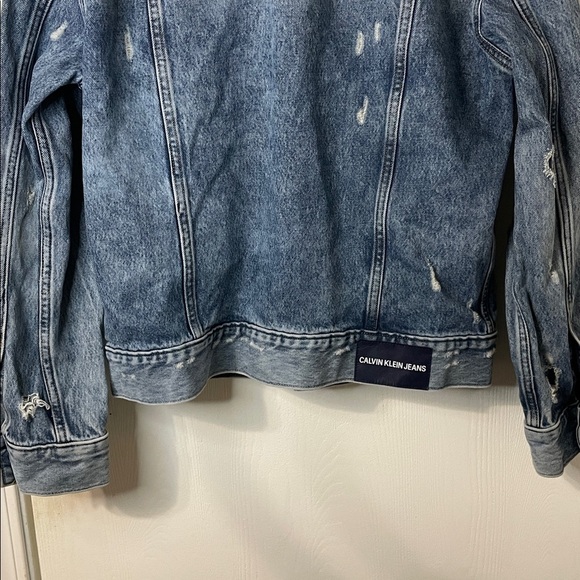 Calvin Klein Like New Men's Denim Jacket Acid Wash Patched Distressed Size Small - Picture 12 of 14
